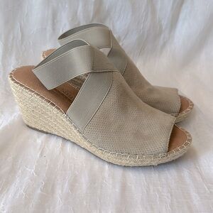 Gentle Souls Wedges NWOT